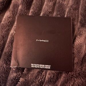 MAC Cosmetics Black Pro Palette Medium Compact